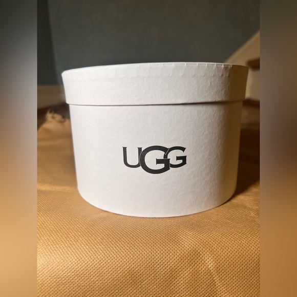 NWT UGG Faux Fur Earmuffs with UGG Box- Pink Crystal - Picture 5 of 6